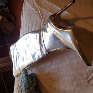 Tight  high  boots  in sliver. very  classic for Thanksgiving  and  Christmas pa